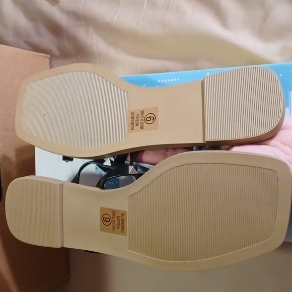 Sandals - Picture 5 of 5